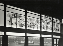 87227 Interieur van de Gemeentelijke Sociale Werkplaats (Wilhelminalaan) te Utrecht: kantine met het, door Lex Metz ...